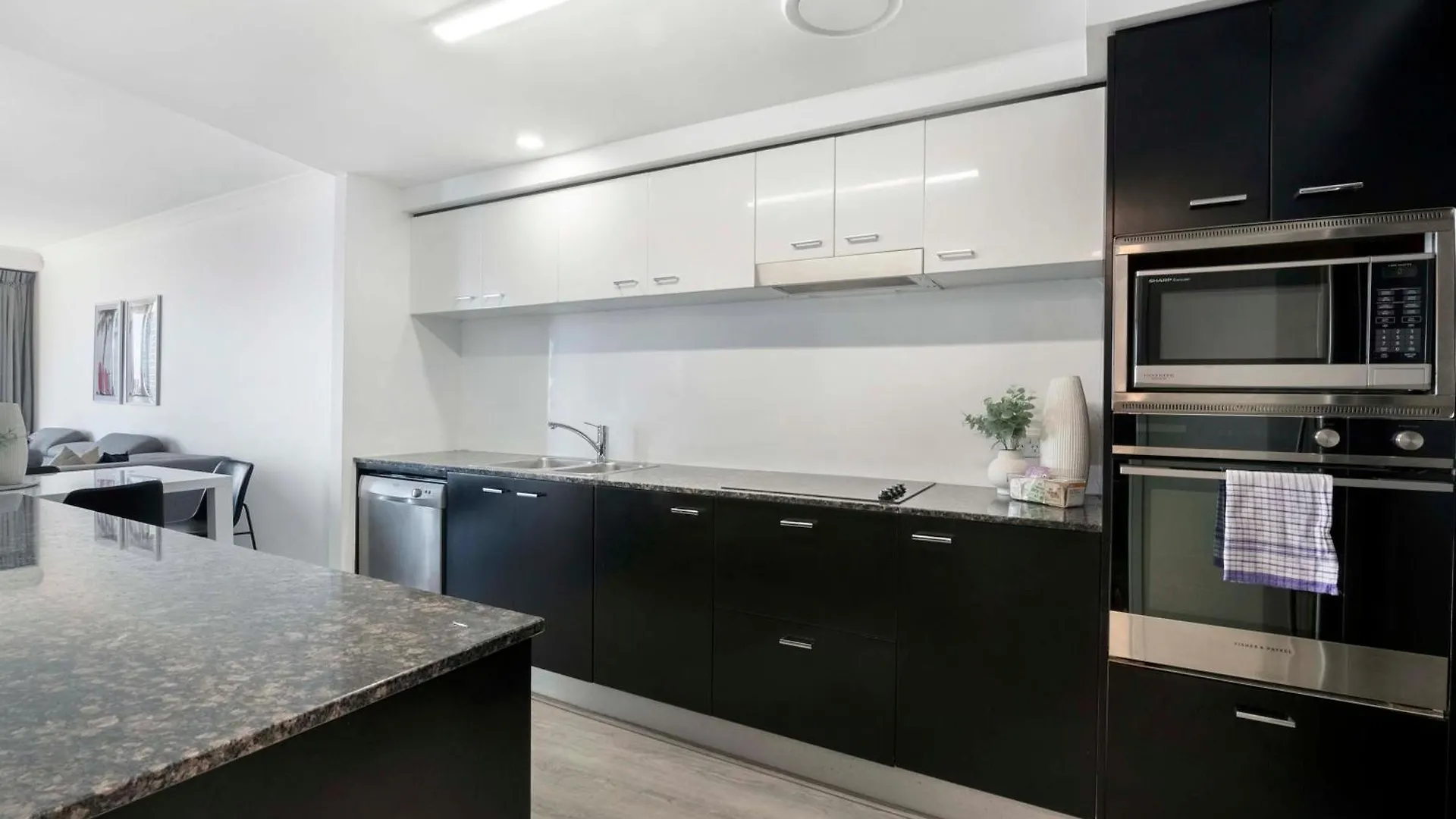 Chevron Renaissance - Self Contained & Privately Managed Apartments Gold Coast
