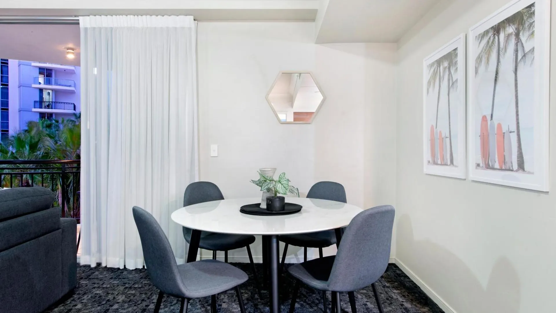Chevron Renaissance - Self Contained & Privately Managed Apartments Gold Coast
