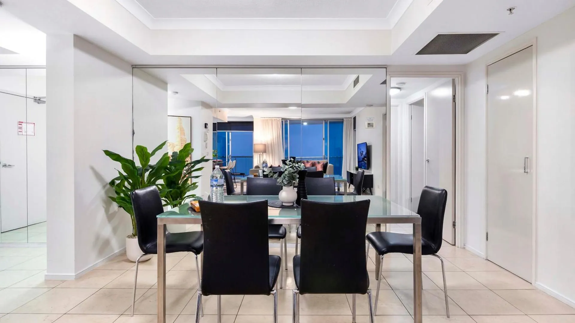 Chevron Renaissance - Self Contained & Privately Managed - Wow Stay דירה