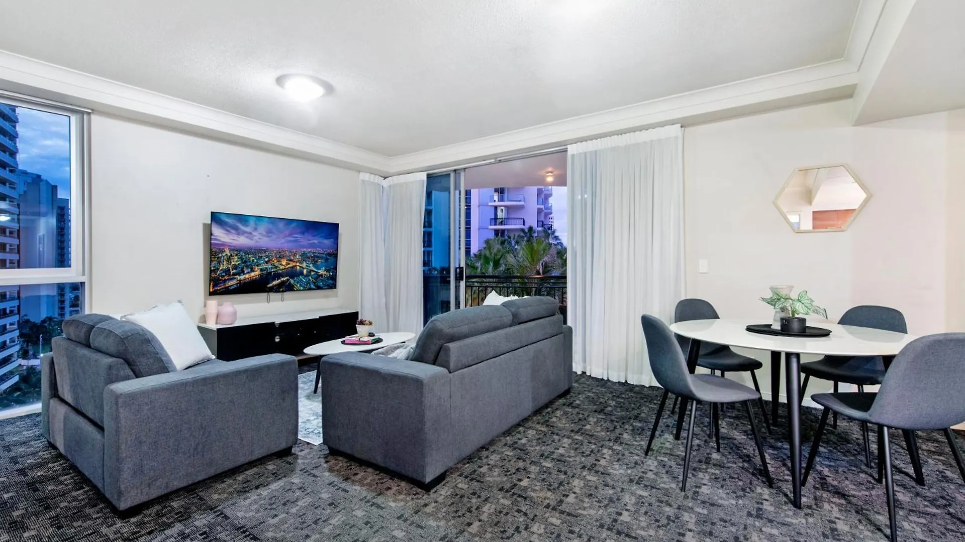 Chevron Renaissance - Self Contained & Privately Managed - Wow Stay אוסטרליה